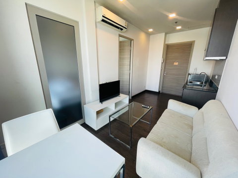Pattaya posh condo for yearly rent