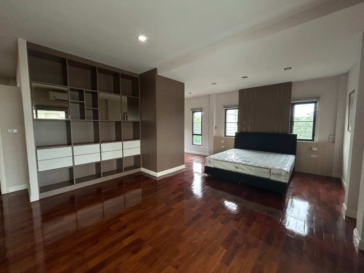 รูป บ้านเดี่ยว เพอร์เฟค มาสเตอร์พีซ เซนจูรี่ รัตนาธิเบศร์ หลังมุม - เนื้อที่ 129.40 ตร.วา พื้นที่ใช้สอย 288 ตร.ม. - ห้องนอน 5 ห้อง  - รูปที่ 18/39