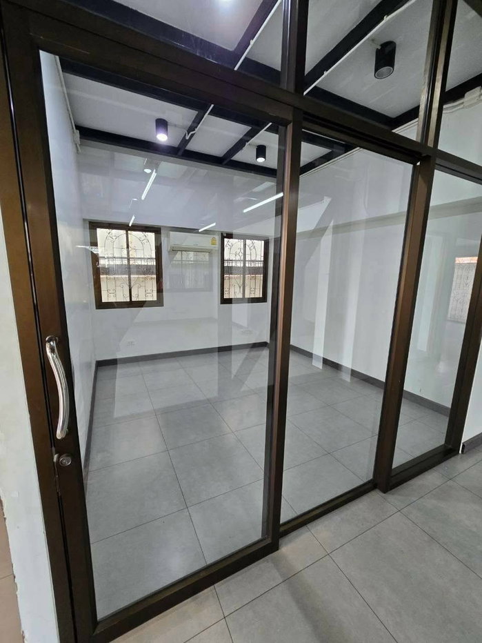 picture #OHR32 4.5-Story Office Building for Rent | Cargo Lift 📍 Pattanakarn–On Nut - 11/13