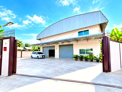 Factory for rent วิทยาลัยพณิชยการเชตุพน : 			the Pracha Uthit Thung Khru Warehouse factory and office complex No flooding. PrachaUthit 48-56   ar          