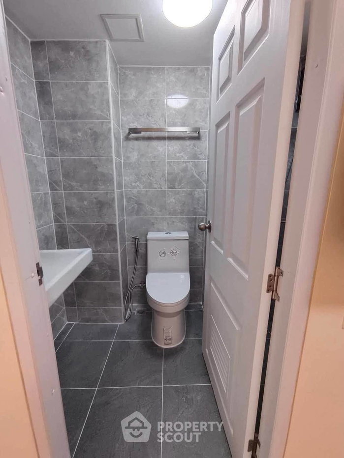 picture 1-BR Condo at Lumpini Condo Town Bodindecha Ramkhamhaeng in Phlapphla (ID 3343300) - 10/10