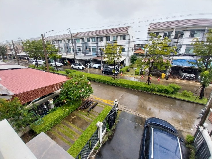 รูป ทาวน์เฮ้าส์ 3 ชั้น ห้องมุม ติดถนนเทพารักษ์ 2.65 ล้าน เจ้าของขายเอง - รูปที่ 3/10