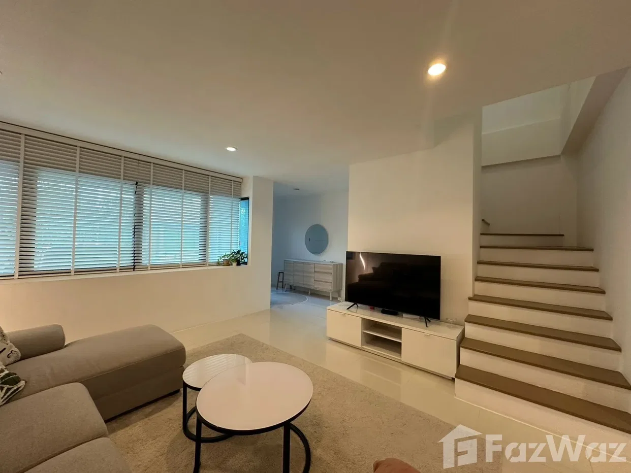 picture Kids & Pet Friendly Home | Flexible 3rd Room 6803936 - 8/23
