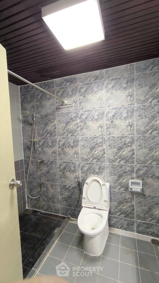 picture 3-BR Condo at Modern Home Tower Condominium near MRT Wat Mangkon (ID 3260383) - 18/19
