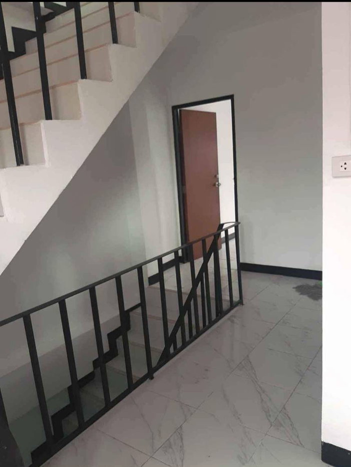 รูป ขายอาคารพาณิชย์ 3 ชั้น มีดาดฟ้า หนองจอก สังฆสันติสุข 32 กทม 20 ตรว พร้อมอยู่ มีรถเมล์ มีรถสองแถว และ รถตู้  - รูปที่ 9/10
