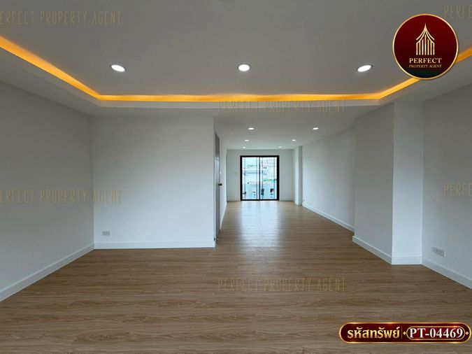 ขายโฮมออฟฟิศ 4 ห้องนอน 200 ตร.ม. 24 ตร.ว. เขตวังทองหลาง