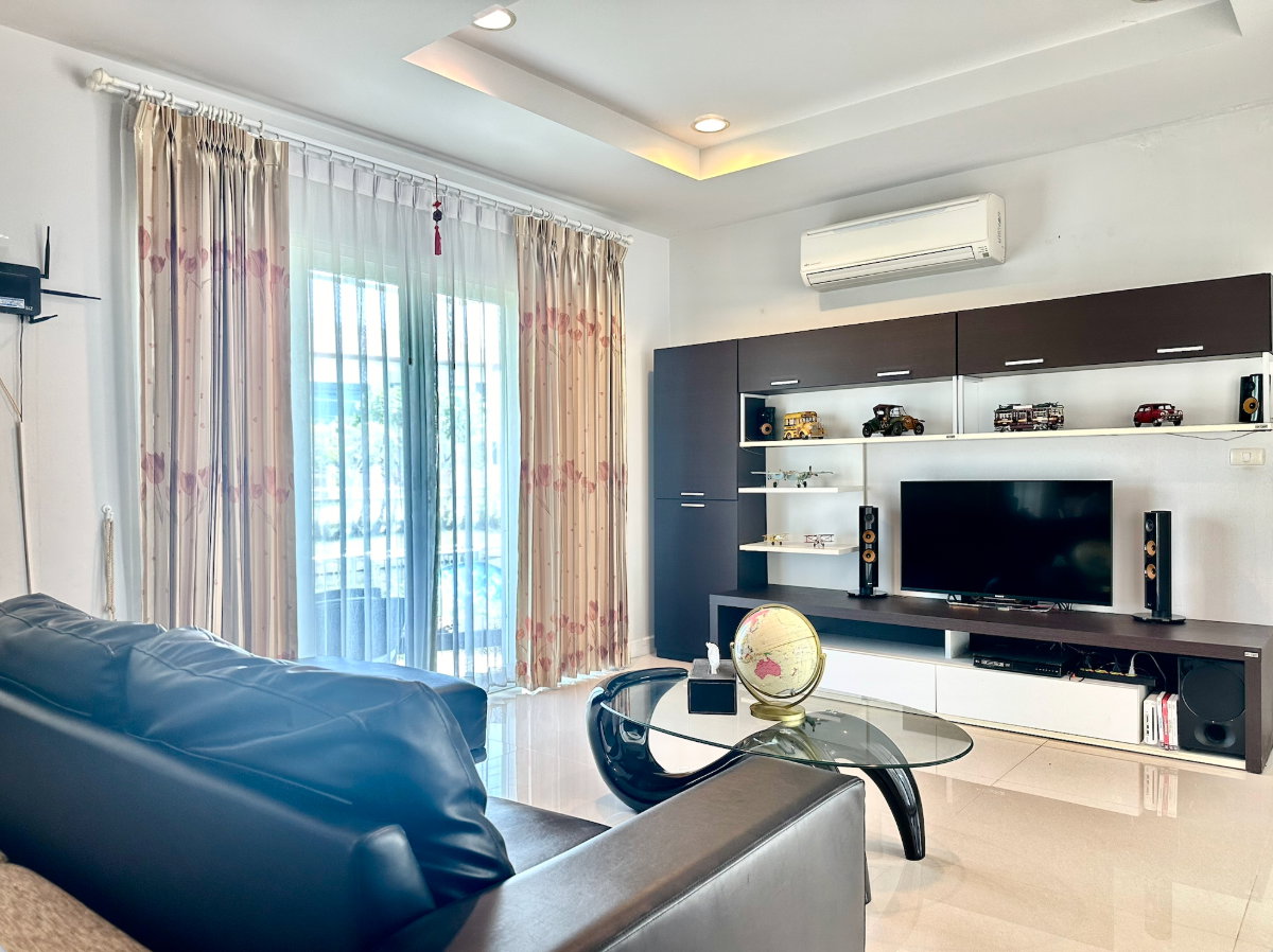 picture Peaceful Lake House in Samut Sakorn - 1/6