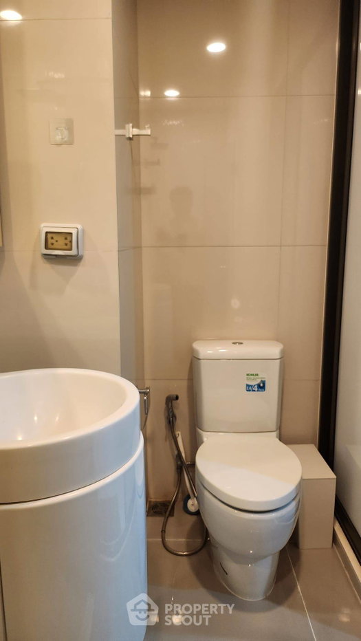 picture High-Floor 1-BR At Rhythm Asoke Near MRT Phra Ram 9 (ID 825603) - 8/10