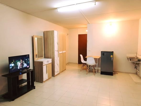 รูป 🐰 เมืองทองธานี ป็อปปูล่า คอนโด ตึก T6 ชั้น 4 👉 2,800 บ 🖥 แอร์ +TV + ตู้เย็น +น้ำอุ่น 🚶 ม.ศิลปากร 📞 080-545-2028 ☎️ Line ID: @darinmt - รูปที่ 5/6