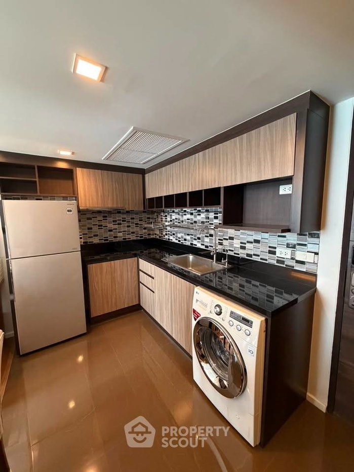 picture 1-BR Condo at Focus Ploenchit near BTS Nana (ID 3329175) - 3/17