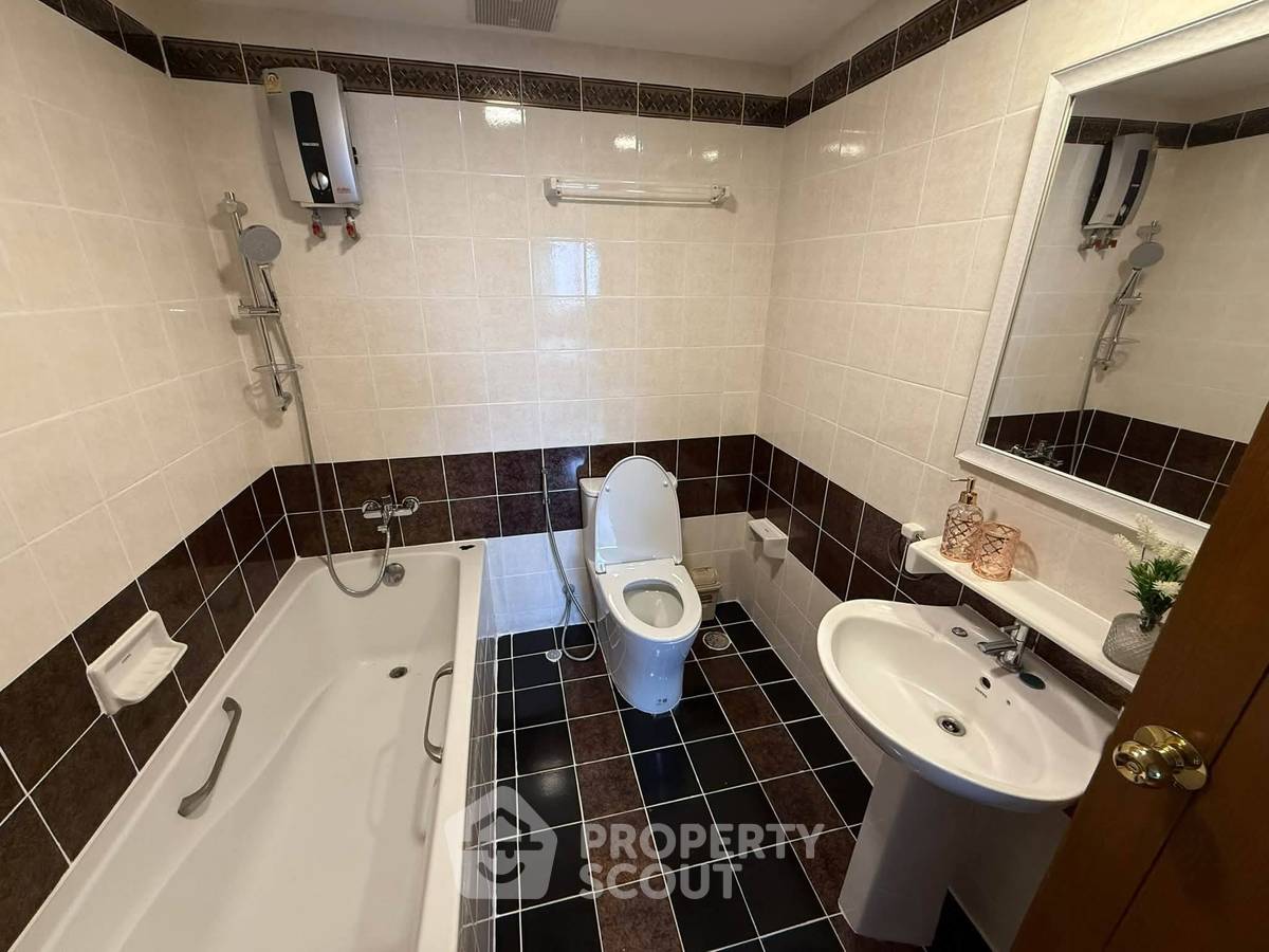 picture Spacious 2-BR 114 Sqm At United Tower Thong Lor Near BTS Thong Lor (ID 3344795) - 12/12
