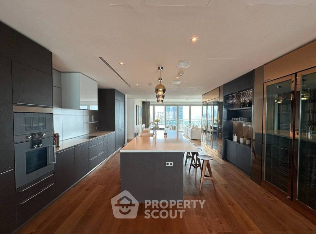 picture 3-BR Condo at 185 Rajadamri near BTS Ratchadamri (ID 3345426) - 3/3