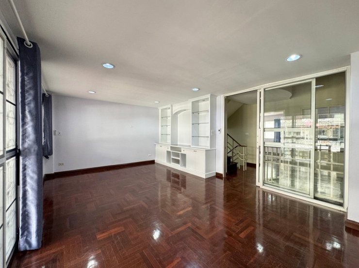 รูป ขาย-ให้เช่า ทาวน์เฮ้าส์ 4 ชั้น หมู่บ้านวราธรวิลล์ พัฒนาการ 44 - รูปที่ 11/33