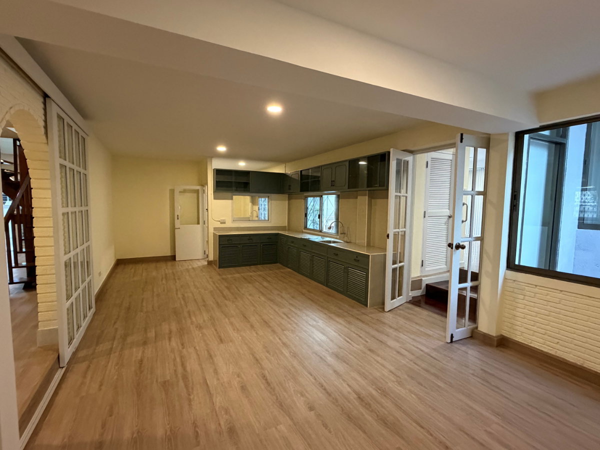 รูป Owner Post: บ้านเดี่ยวหลังใหญ่รีโนเวทใหม่ใจกลางวิภาวดี บ้าน บนที่ดิน 165 ตร.ว. พร้อมสนามกว้าง เหมาะสำหรับอยู่อาศัยหรือ Home Office - รูปที่ 9/25