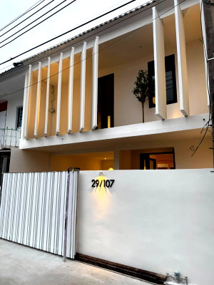 Townhouses for sale Bangkok : Townhome for Sale in Ladprao 41 | Near MRT Phawana | Easy Access to Ratchada–Wang Hin–Chok Chai 4