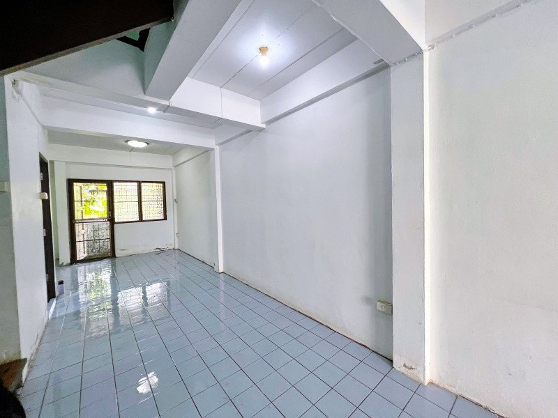 รูป ตลาดโรจนะ 1.5 กม. ถ.โรจนะ 2น้ำ ใกล้แขวงทางหลวงพระนครศรีอยุธยา 300 ม. 18.5 ตร.ว. 150 ตร.ม. ต.ไผ่ลิง ทาวน์เฮ้าส์ 2 ชั้น ฟังก์ชันครบ 2 นอน - รูปที่ 4/8