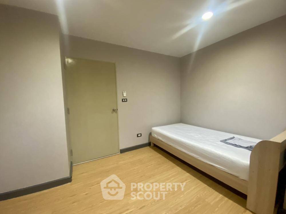 picture 3-BR Condo at Modern Home Tower Condominium near MRT Wat Mangkon (ID 3260383) - 5/19