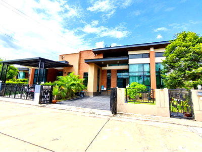 Houses for sale Chonburi : Twin House for Sale – Saen Manee Nature Phase 17 (Wat Sri), Amata Nakorn