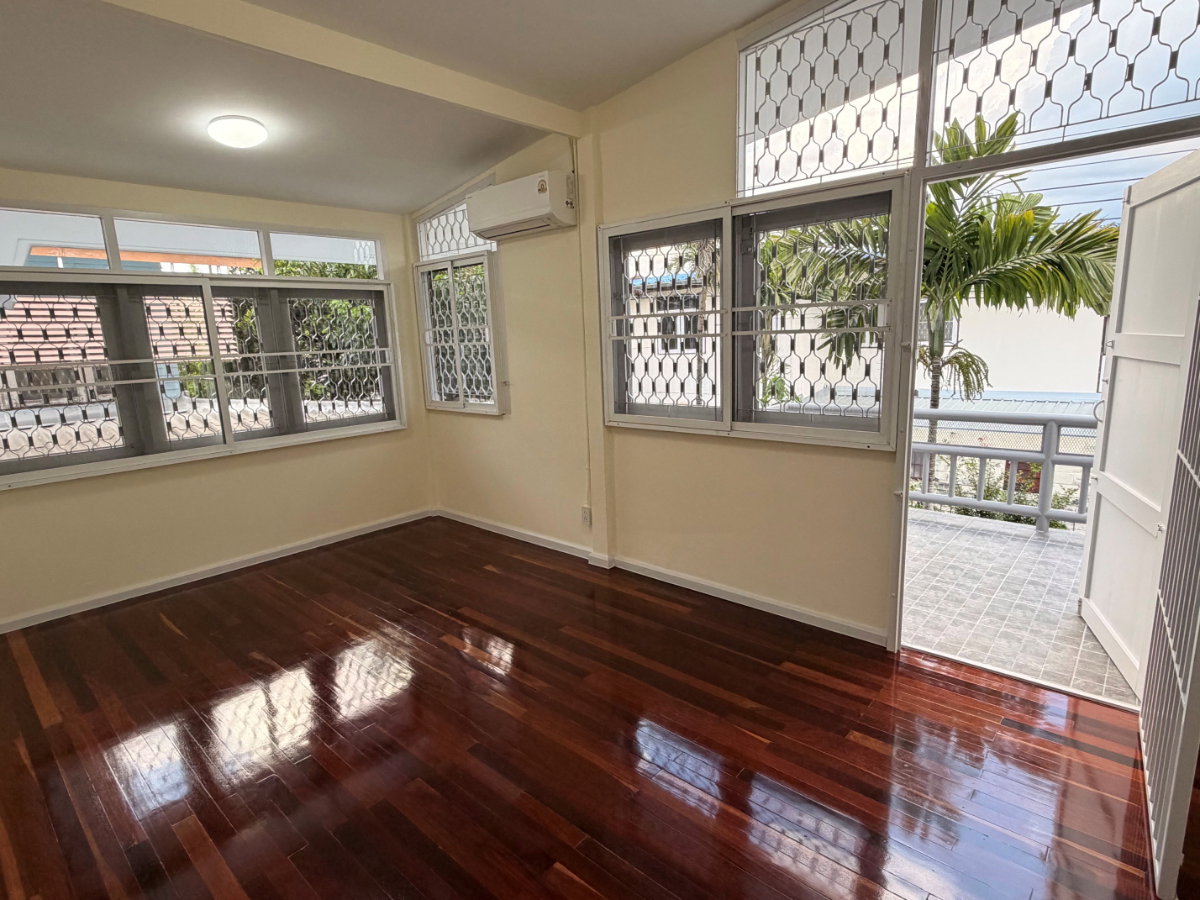 รูป Owner Post: บ้านเดี่ยวหลังใหญ่รีโนเวทใหม่ใจกลางวิภาวดี บ้าน บนที่ดิน 165 ตร.ว. พร้อมสนามกว้าง เหมาะสำหรับอยู่อาศัยหรือ Home Office - รูปที่ 16/25