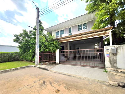 Houses for sale Bangkok : For Sale: Two adjacent detached houses at Supalai Gardenville (Krungthep Kreetha-Motorway Link). Land area: 166 sq. wah.