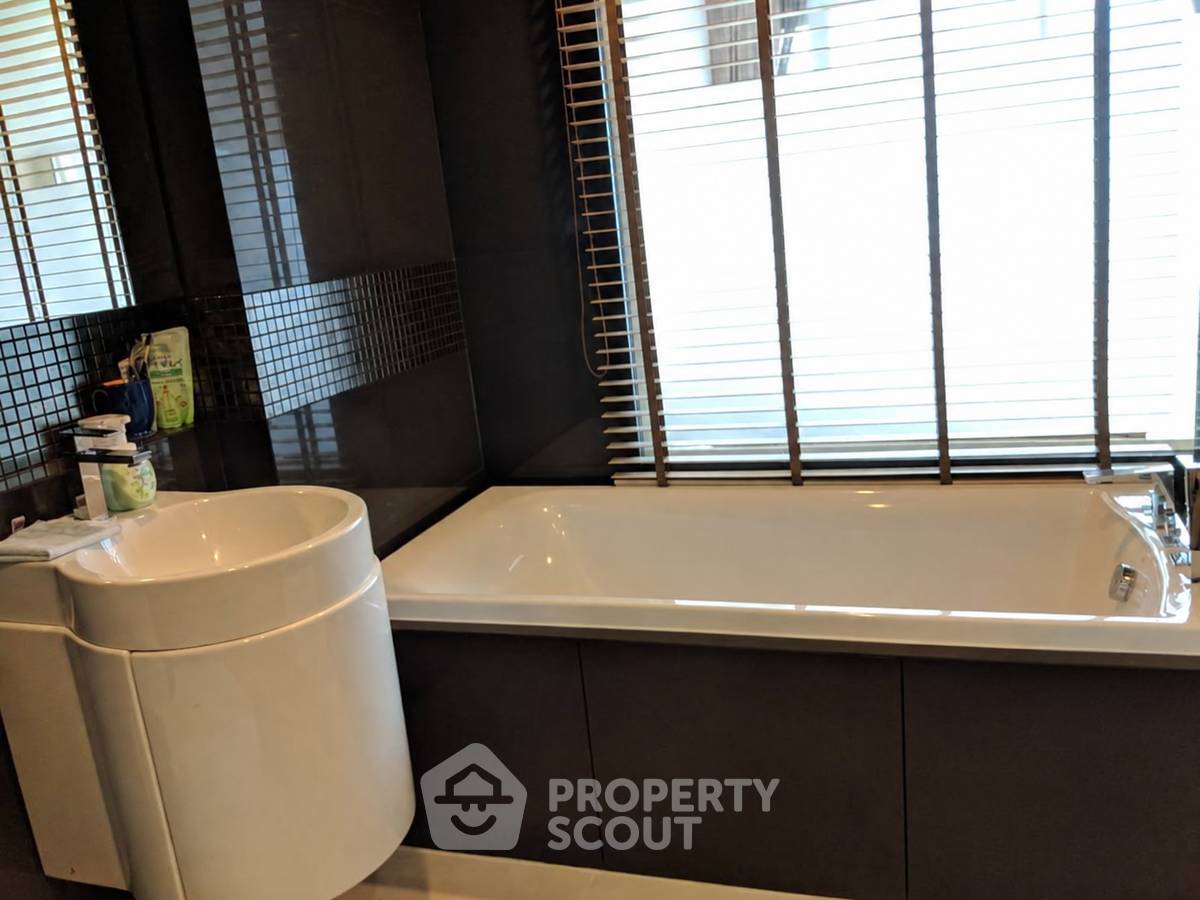 picture 2-BR Condo at Rhythm Sathorn near BTS Saphan Taksin (ID 3331431) - 5/8