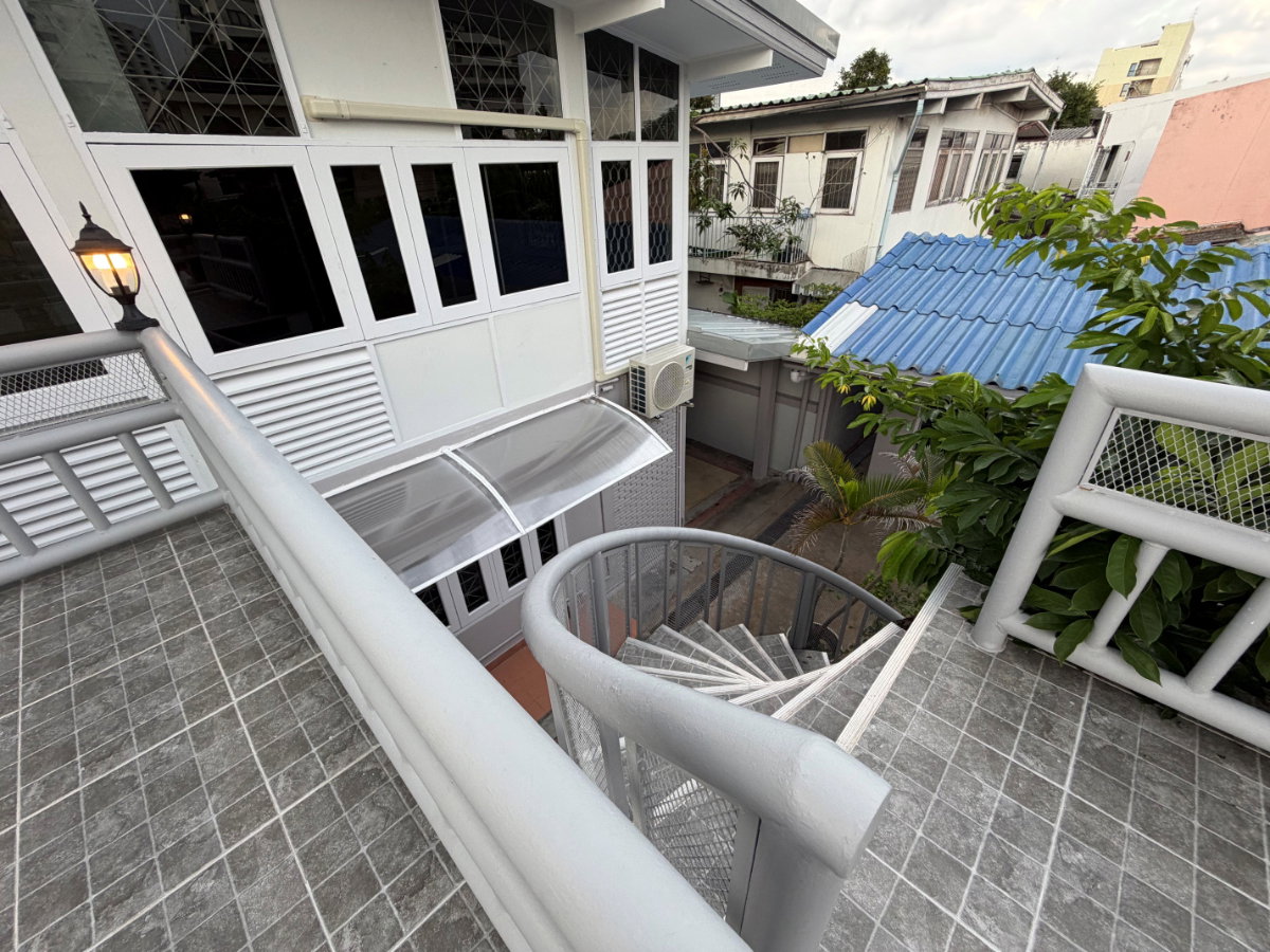 รูป Owner Post: บ้านเดี่ยวหลังใหญ่รีโนเวทใหม่ใจกลางวิภาวดี บ้าน บนที่ดิน 165 ตร.ว. พร้อมสนามกว้าง เหมาะสำหรับอยู่อาศัยหรือ Home Office - รูปที่ 22/25