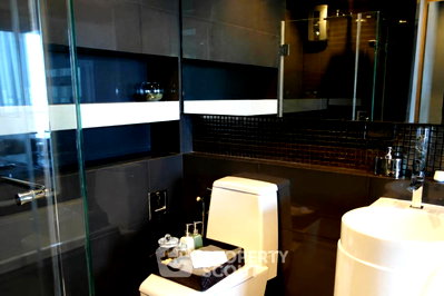 คอนโดให้เช่า : คอนโด 2-ห้องนอน ที่ ริธึ่ม สาทร ใกล้ BTS สะพานตากสิน (ID 3331438)