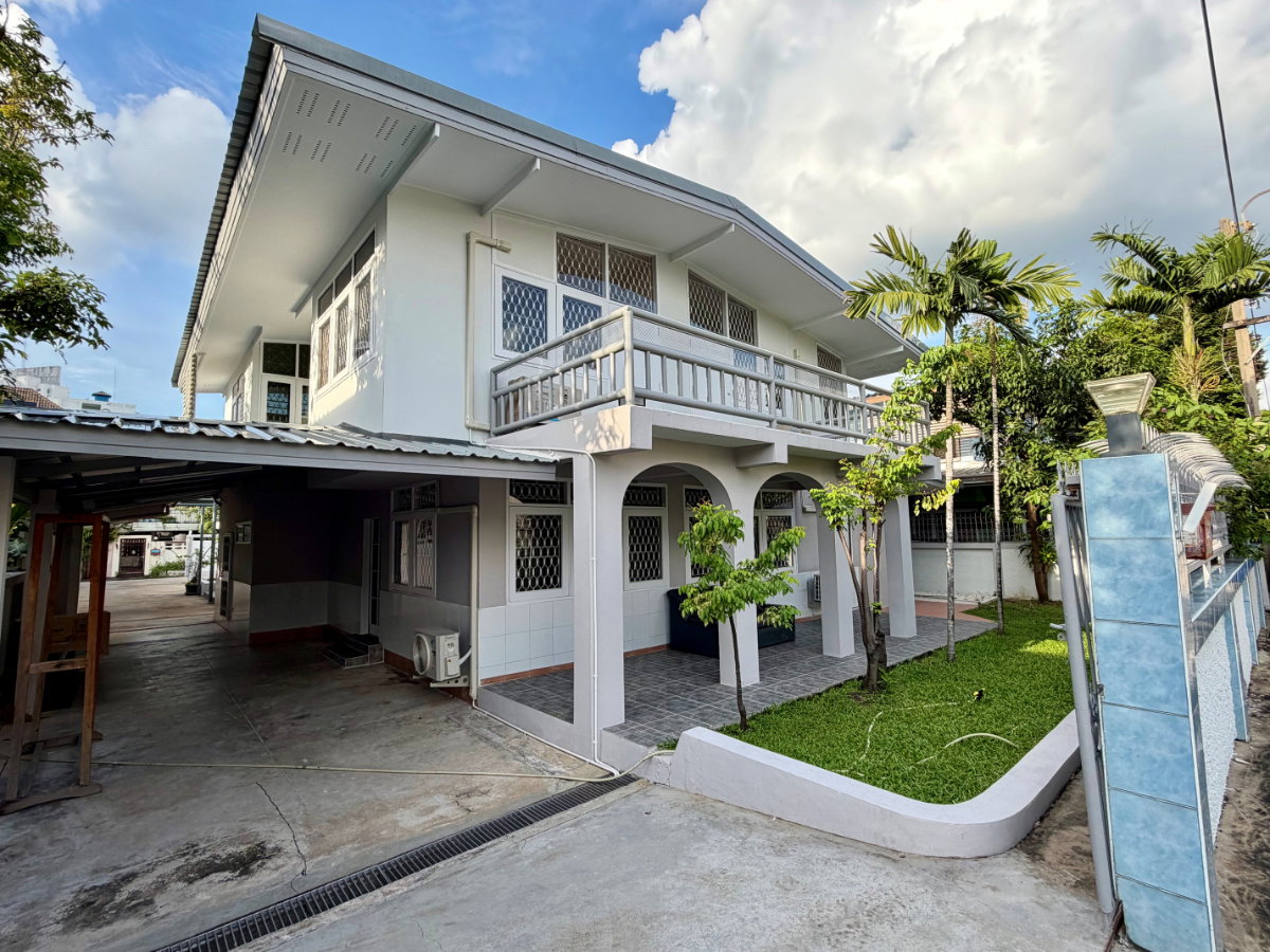 รูป Owner Post: บ้านเดี่ยวหลังใหญ่รีโนเวทใหม่ใจกลางวิภาวดี บ้าน บนที่ดิน 165 ตร.ว. พร้อมสนามกว้าง เหมาะสำหรับอยู่อาศัยหรือ Home Office - รูปที่ 4/25