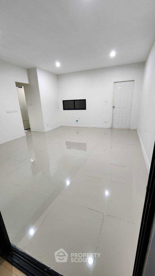 รูป ทาวน์เฮาส์ 3 ห้องนอน ย่านคลองถนน สายไหม กรุงเทพฯ (ID 2020545) - รูปที่ 11/15