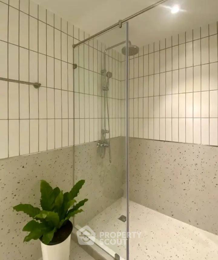 รูป คอนโด 1 ห้องนอน ให้เช่า Baan Ploenchit ใกล้ BTS นานา (ID 3345469) - รูปที่ 9/10