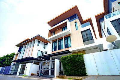 Houses for sale Bangkok : 🏡 FOR SALE | 3-Storey Luxury Modern Home at The Ava Residence Sukhumvit 77 – On Nut