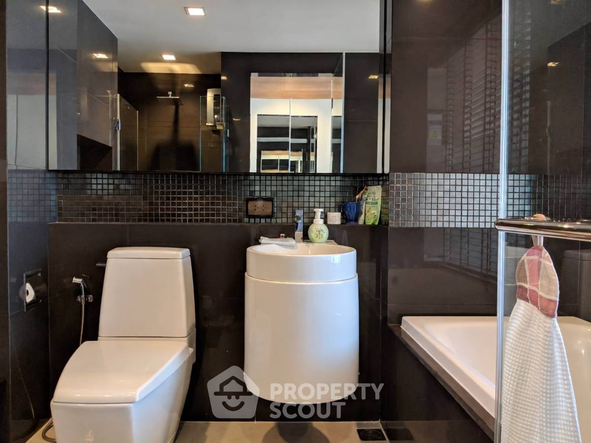 รูป คอนโด 2-ห้องนอน ที่ ริธึ่ม สาทร ใกล้ BTS สะพานตากสิน (ID 3331431) - รูปที่ 6/8