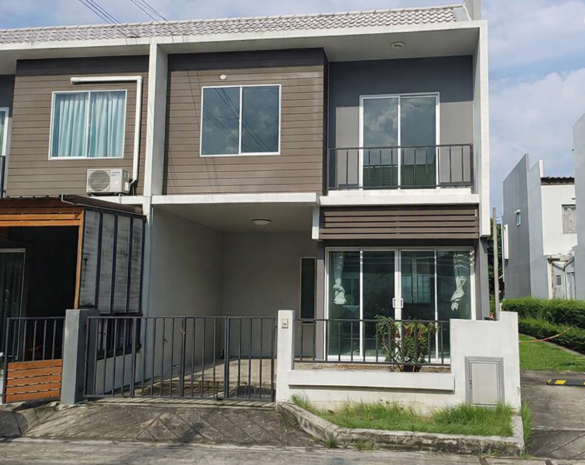 L-H054A|ทาวน์เฮ้าส์ 2 ชั้น โครงการ เดอะ คัลเลอร์ส วงแหวน-รามอินทรา (เฟส 3) (หลังมุม)  แขวงบางชัน เขตคลองสามวา กรุงเทพมหานคร  (ราคา 1,800,000 บาท)