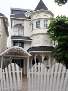 รูปภาพ Fantasia Villa 2 | บ้านเดี่ยว 3 ชั้น 4 ห้องนอน 5 ห้องน้ำ | 350 ตร.ม. | 90,000 บาท/เดือน