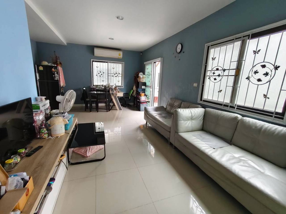 รูป 98191 - ขายบ้านแฝดอารมณ์บ้านเดี่ยว มีพื้นที่รอบบ้าน ต่อเติมครบ พร้อมเข้าอยู่ - รูปที่ 3/11