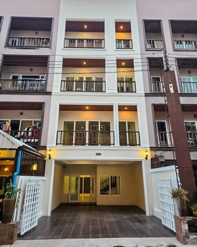 4 Bedroom Commercial Building for Rent Pratumnak Pattaya