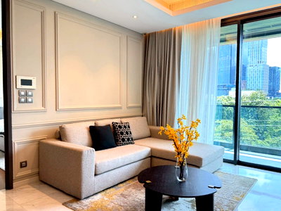 Condos for rent : ++Urgent rent++ Sindhorn Tonson** 1 bedroom, size 87 sq m., beautifully decorated, ready to move in.