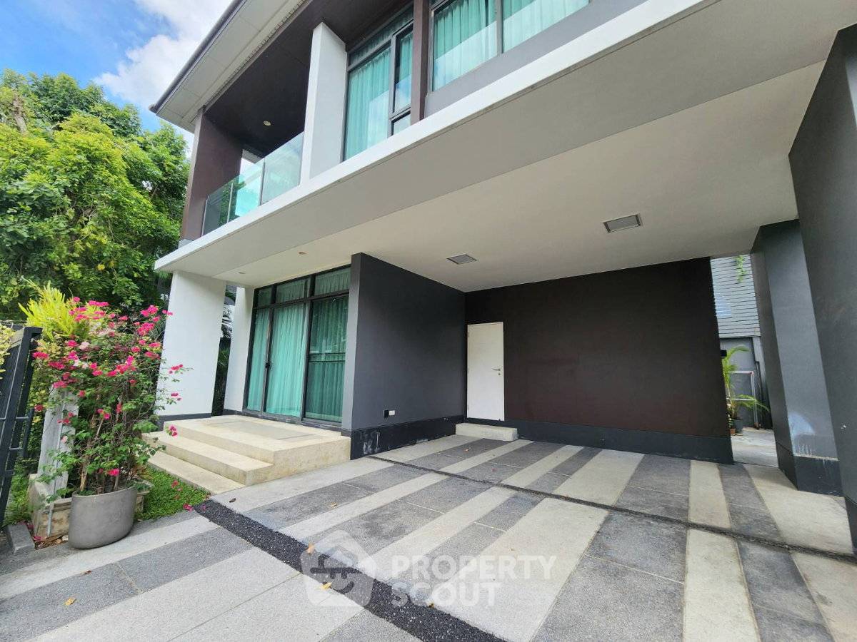 picture 3-BR 193 Sqm House At Setthasiri Krungthep Kreetha (ID 3334880) - 2/19