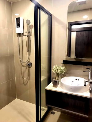 Condos for rent : AA464346 | Studio | 1Bath | MRT Huai Khwang | 30sqm | THB 25,000/mo | Fl.26 — Huai Khwang Market Bangkok