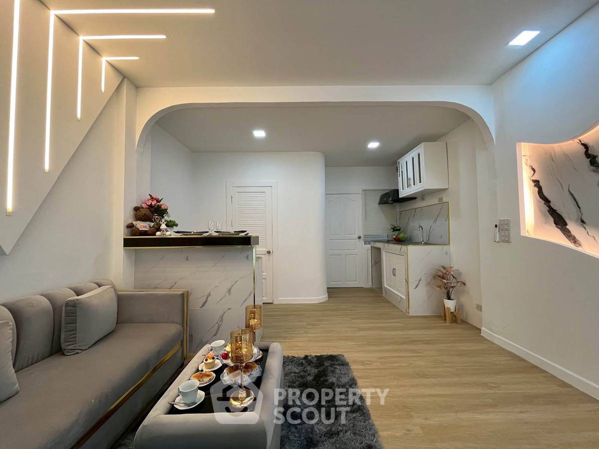 รูป คอนโด 1-ห้องนอน ที่ บ้านสวนลลนา ใกล้ เมืองพัทยา (ID 3347833) - รูปที่ 3/9