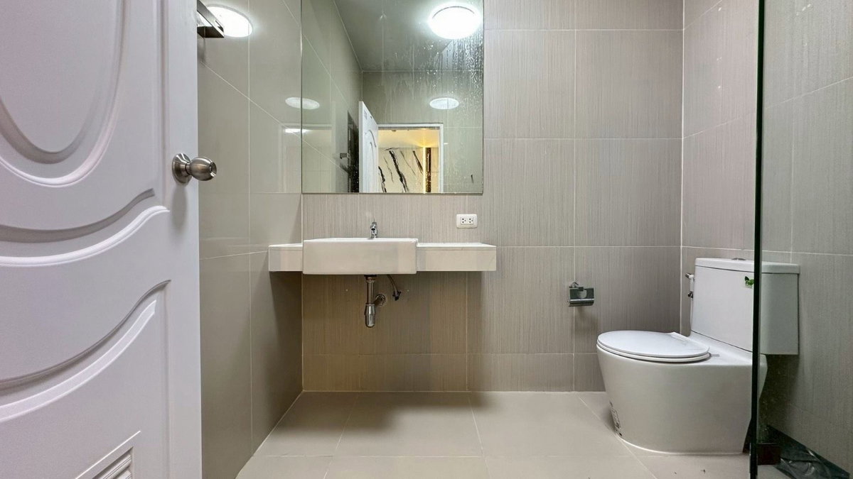 picture Condo for Rent at Chewathai Ramkamhaeng (B6909090) ID Line : @condo88 - 11/13