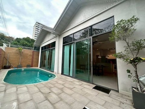 Single house for rent, Jomtien Place Village (4 bedrooms & 4 bathrooms)