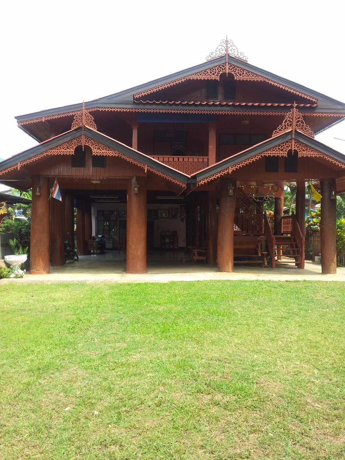 picture Elevated Teak Wood House with Land - 2/5