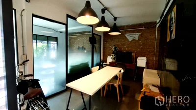 Shophouses for rent The Customs Department : For Rent Shophouse 100 sq.m. in Phra Khanong, Khlong Toei, Bangkok BTS Phra Khanong