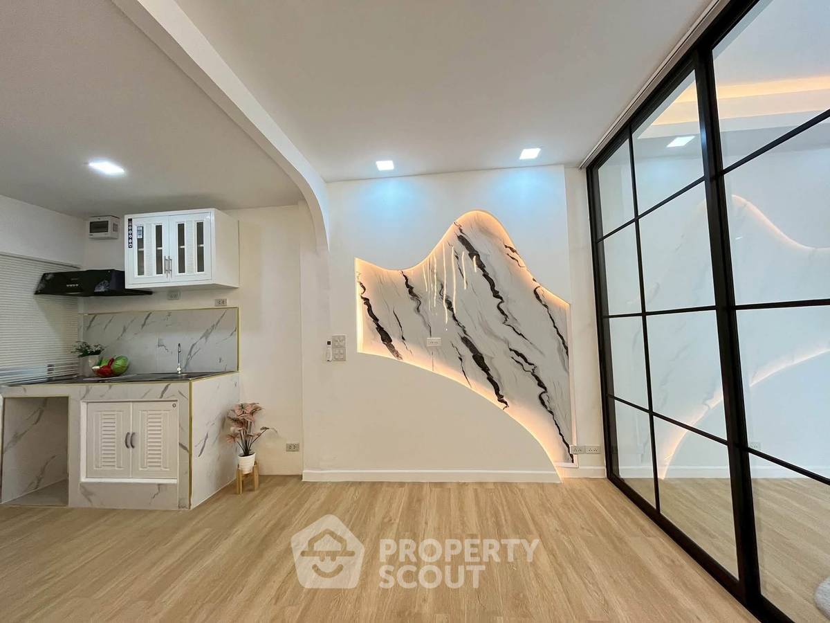 รูป คอนโด 1-ห้องนอน ที่ บ้านสวนลลนา ใกล้ เมืองพัทยา (ID 3347833) - รูปที่ 8/9
