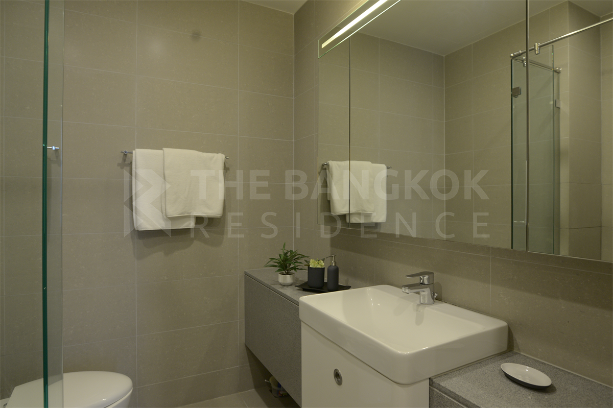 picture Noble Ploenchit Cool Condo, Central City Location near BTS Phloen Chit - 9/10