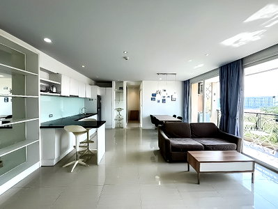 Condos for sale : 2 Bed Condo for Sale Atlantis Condo Resort Pattaya