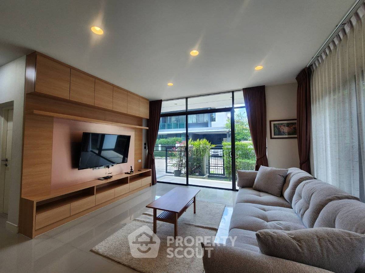 picture 3-BR 193 Sqm House At Setthasiri Krungthep Kreetha (ID 3334880) - 5/19