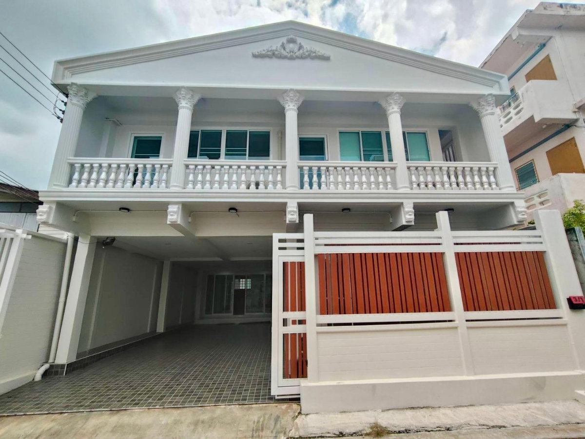 98694 - ขายบ้านเดี่ยวรีโนเวทใหม่สไตล์โมเดิร์นลักชัวรี่ หมู่บ้านเปรมฤทัย (Premruethai) ซอยรามอินทรา 46/1 แถมเฟอร์นิเจอร์บิวท์อินและเครื่องใช้ไฟฟ้า