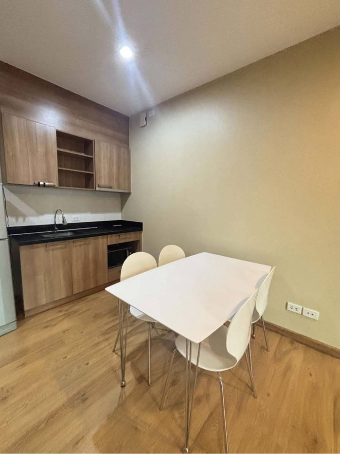 picture Hive Sathorn | Renovated 1BR 49 sq.m. Floor 12A by BTS | THB 18,000 - 2/8